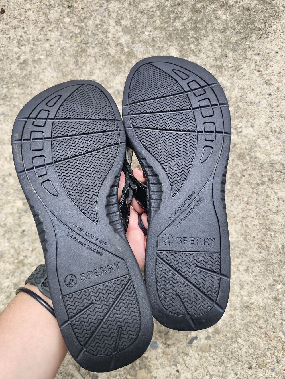 Sperry Woman's Top-Sider Seafish Flip-Flop Size 10M(Black) - Picture 3 of 5